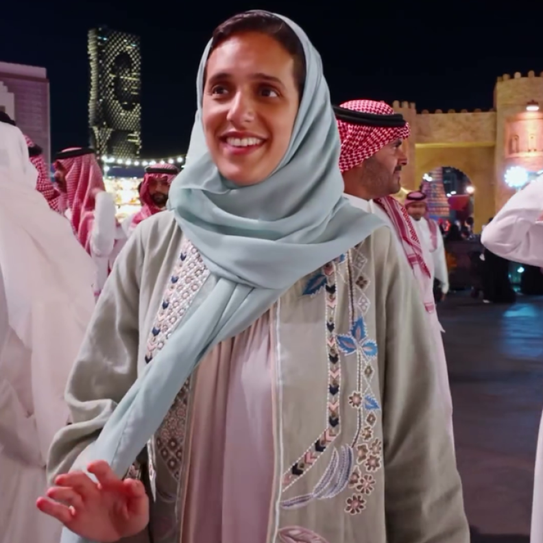 عبر عن سعادتها بأجواء موسم جدة.. لقطات لطيفة من زيارة الأميرة هيفاء آل سعود لجدة