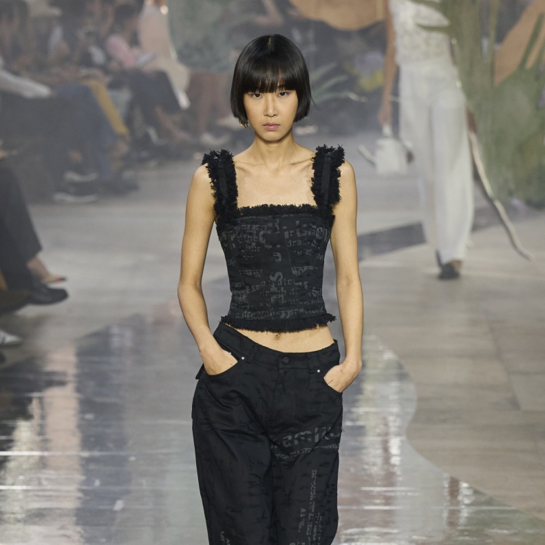 تنسيق البنطلون الواسع بشكل كلاسيكي من Shiatzy Chen