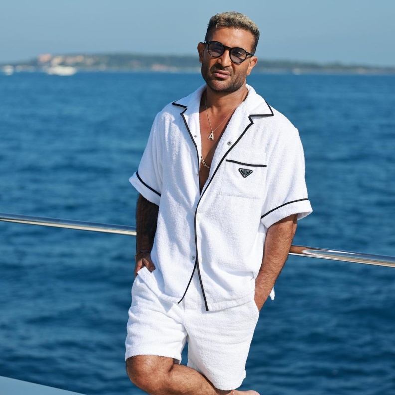 أحمد سعد خلال استمتاعه بإجازة الصيف 