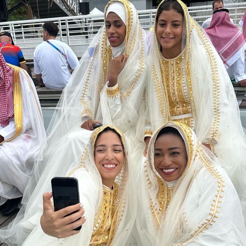 المصممة علياء السالمي.. المبدعة خلف أزياء البعثة السعودية في افتتاح أولمبياد باريس 2024