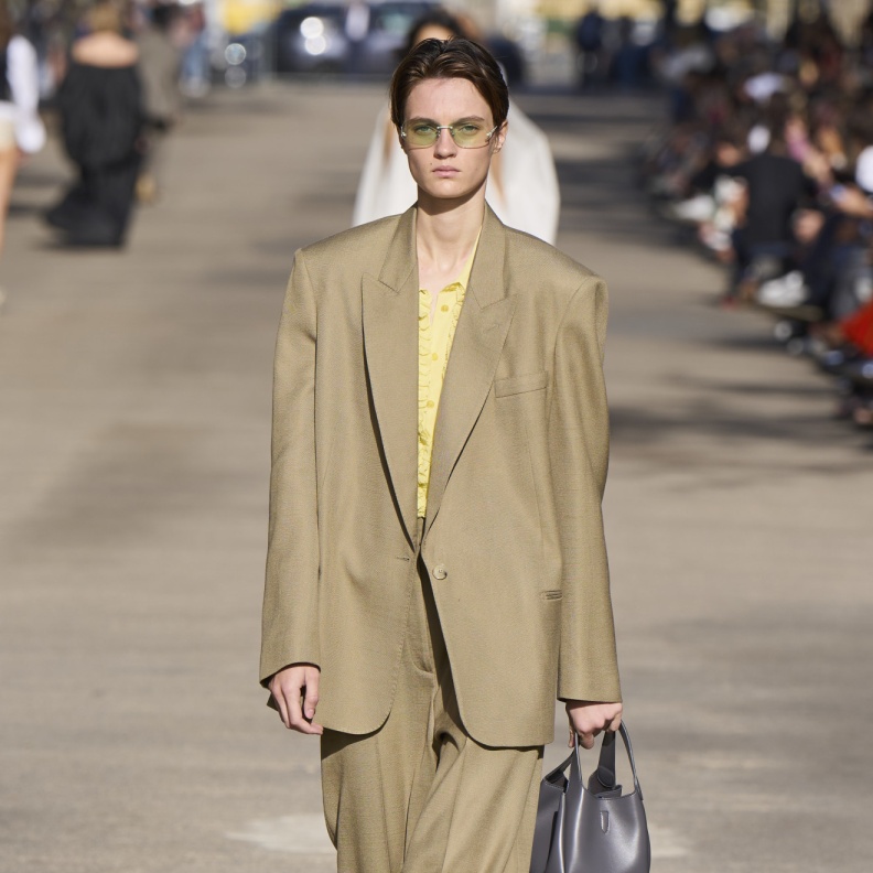 إطلالة من Stella McCartney