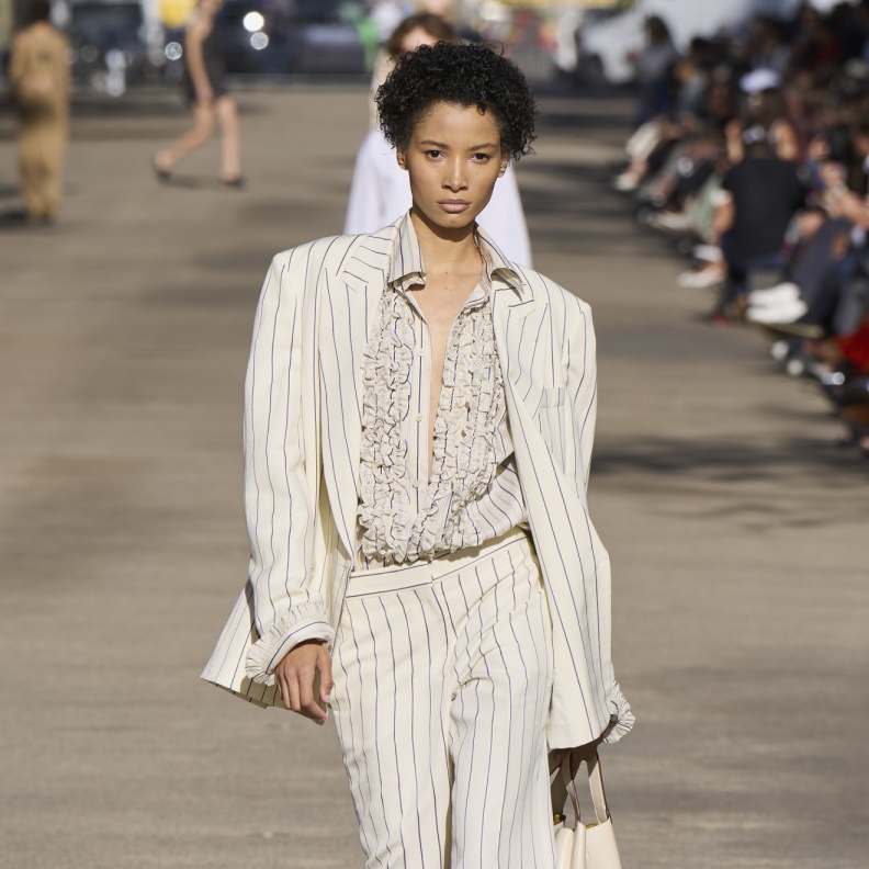 إطلالة من Stella McCartney