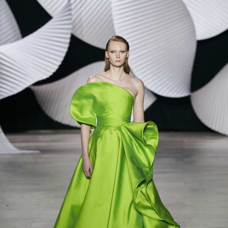 اجمل موديلات فساتين سهرة باللون الاخضر 2024 تبرز جمالك