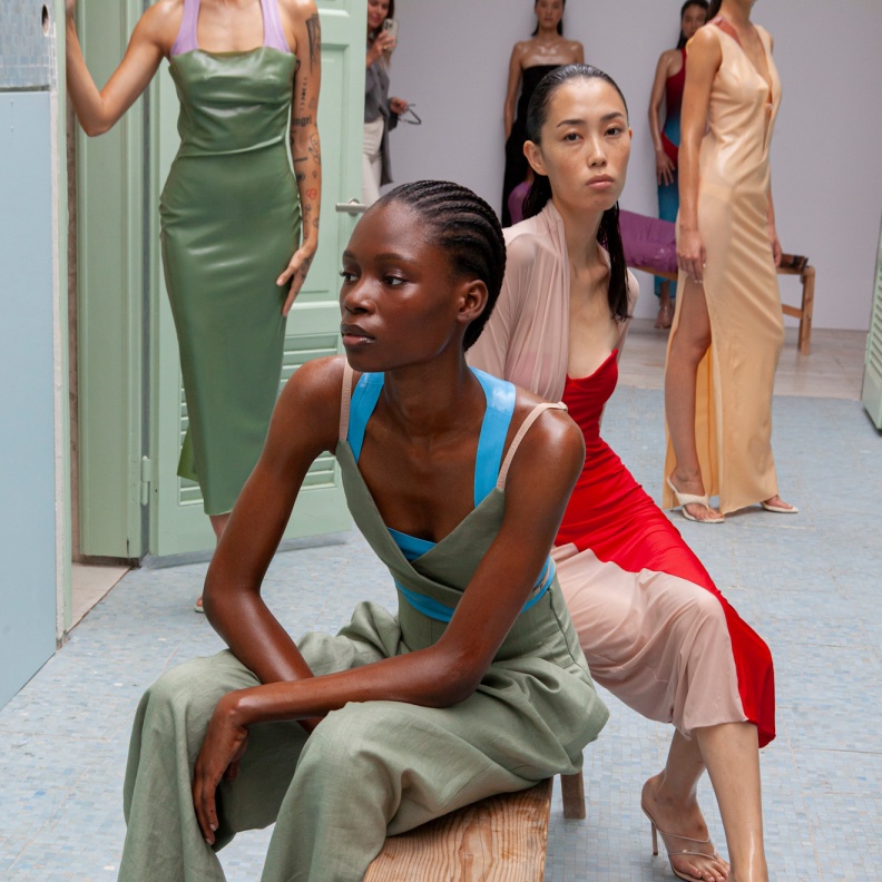 إطلالة من Alessandro Vigilante