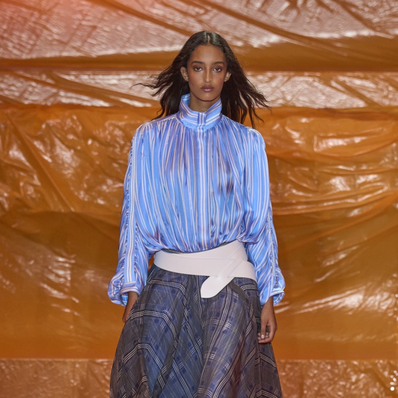 إطلالة من Louis Vuitton