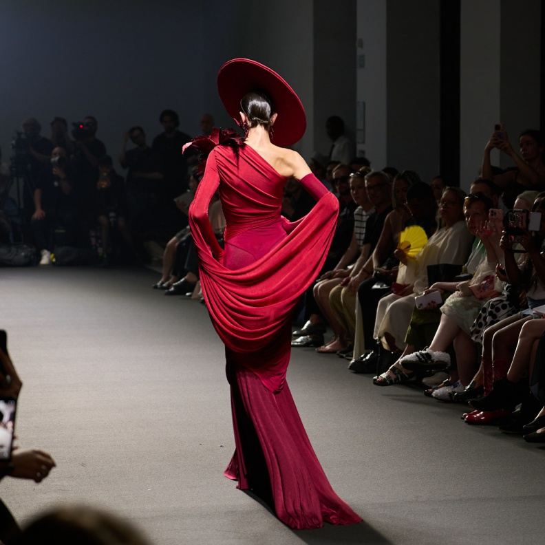 من مجموعة "روبرت وون" خريف و شتاء 2024 للأزياء الراقية