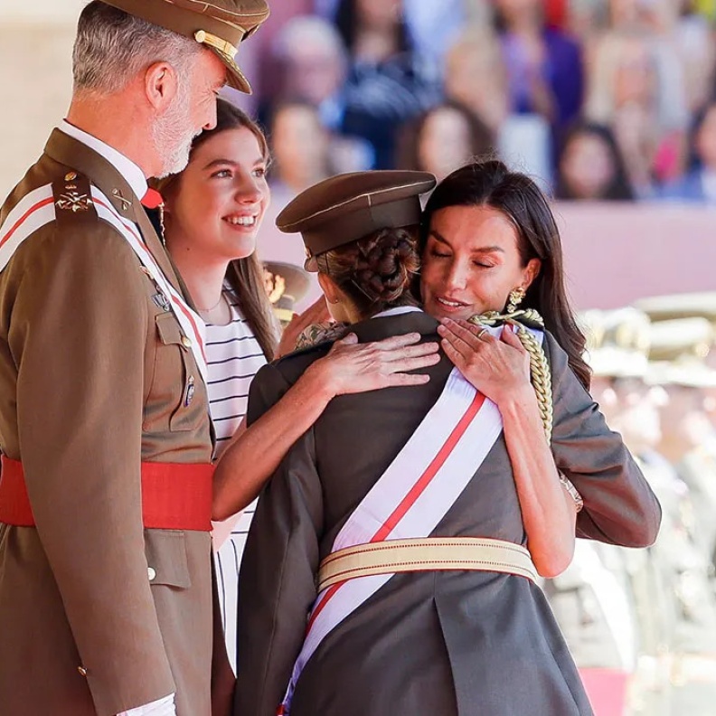 الملك فيليبي والملكة ليتيزيا يحتفلان بتخرج الأميرة ليونور