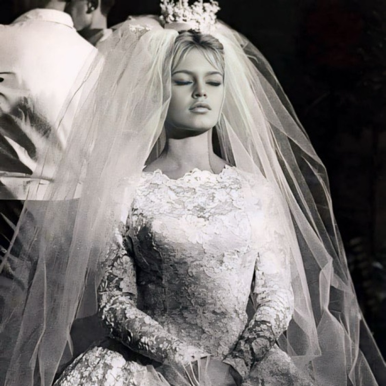 بريجيت بارردو بفستان زفاف ساحر (الصورة من  Pinterest(