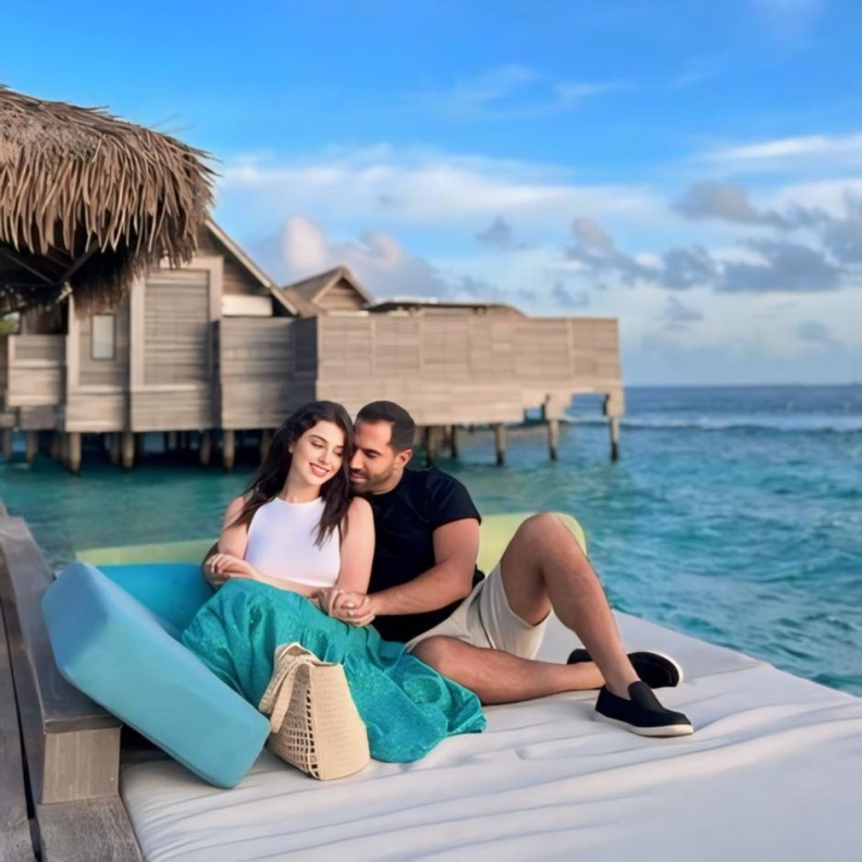 ماريتا الحلاني مع زوجها في المالديف