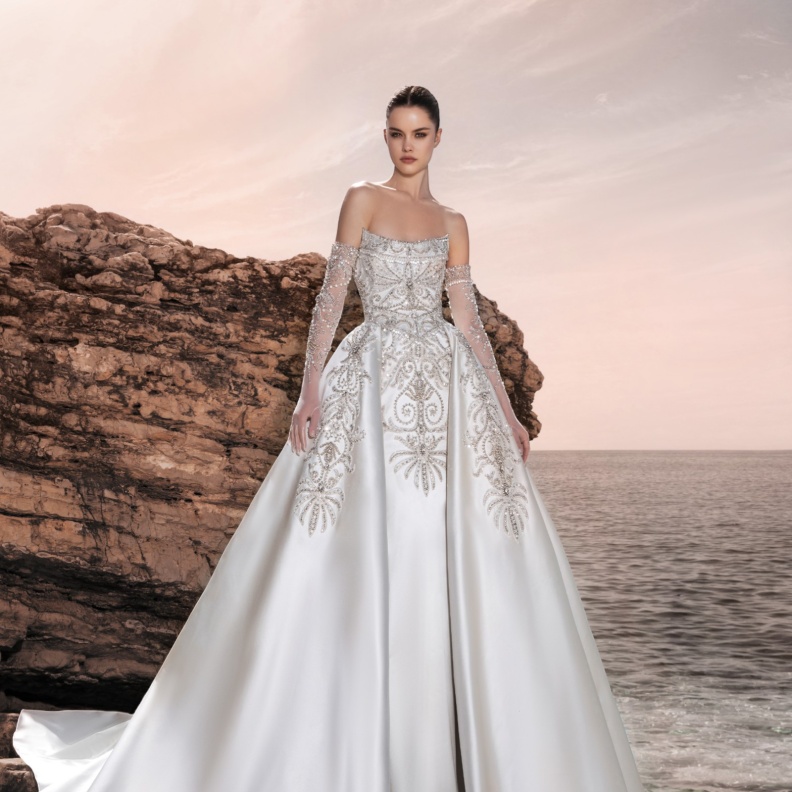 قفازات مطرزة من تصاميم زهير مراد لربيع 2025