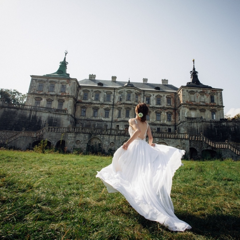 عروس الجريئة للحصول على حفل زفاف غير تقليدي