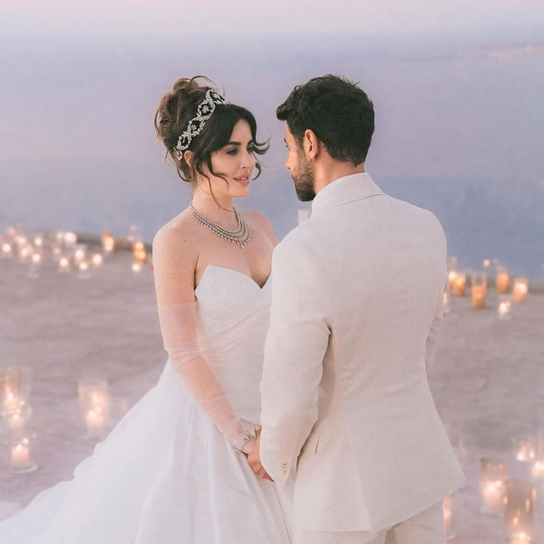 سارة ابي كنعان وزوجها خلال حفل زفافهما