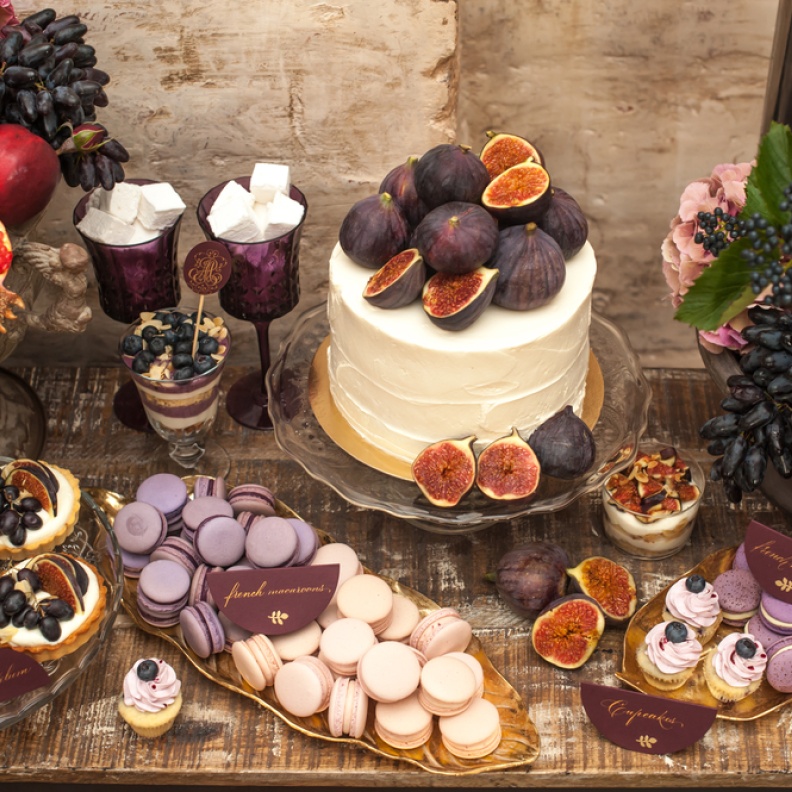 اختيار فاكهة موسمية في حفلات الزفاف الخريفية لتزيين الطاولة