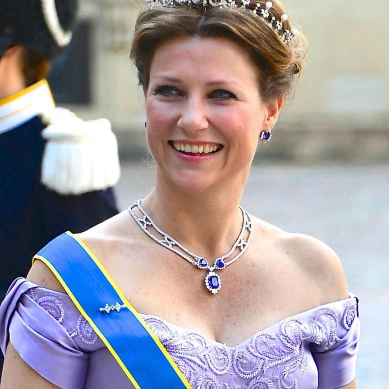 الأميرة مارثا لويز بقلادة Martha Louise Sapphire Necklace