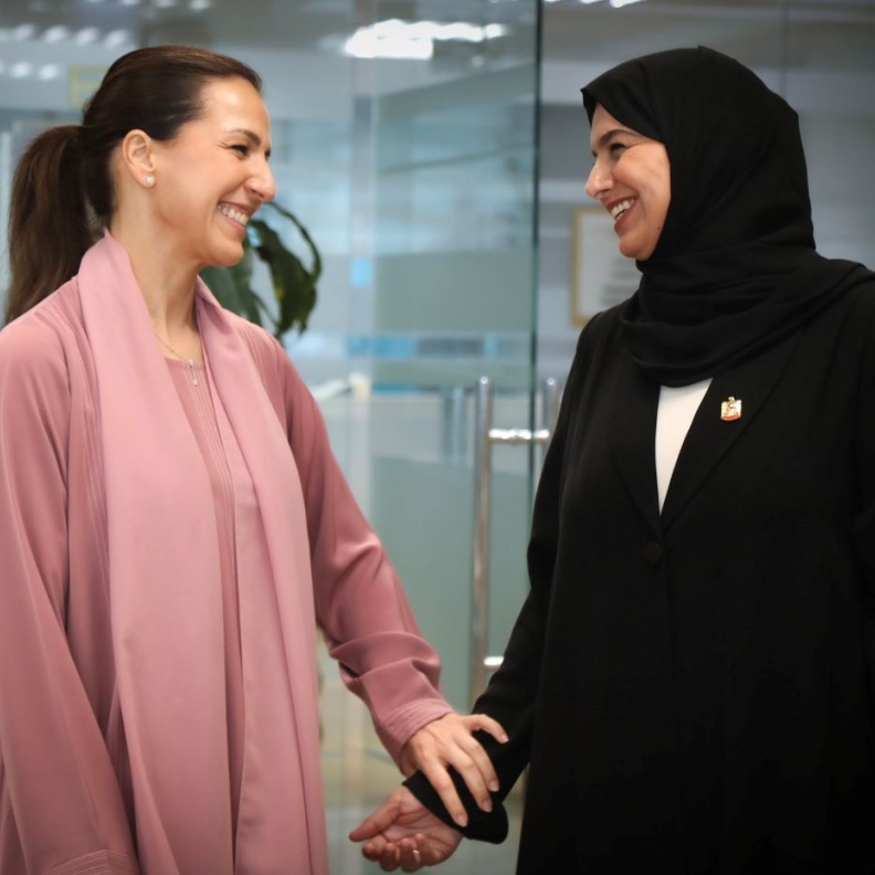 الدكتورة آمنة الشامسي ومريم المهيري الصورة من حساب مريم المهيري