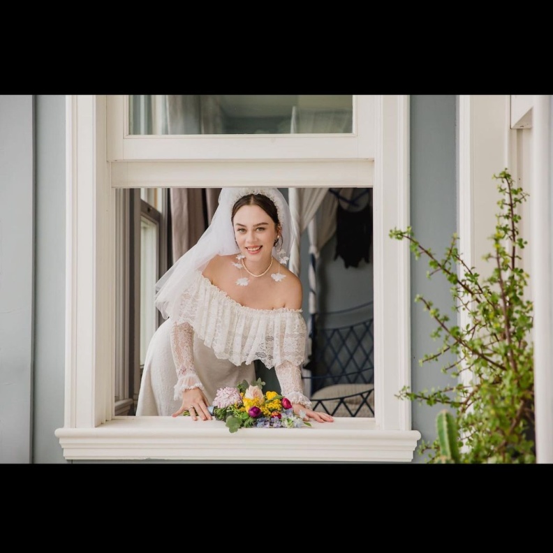 نجوم أتراك تزوجوا بعد عمر الـ40