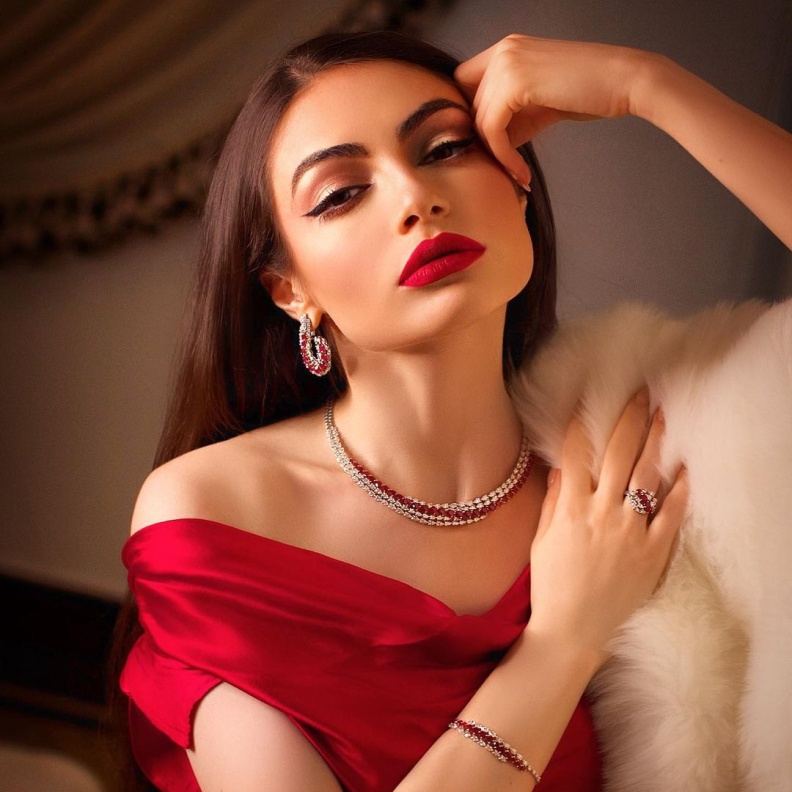  5 سيدات إماراتيات لمعت أسمائهنّ في عالم الموضة والمجوهرات