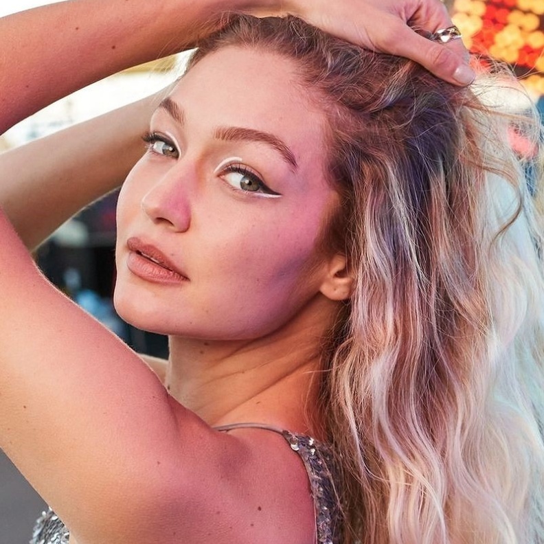 جيجي حديد صورة من حسابها على انستغرام