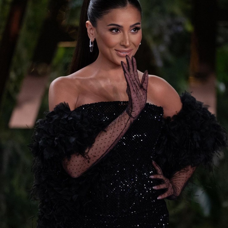 تزامنًا مع عيد ميلاد تامر حسني.. إليكِ جولة على صندوق مجوهرات أبرز النجمات اللاتي حقّقنَ نجاحًا كبيرًا في أشهر أفلامه