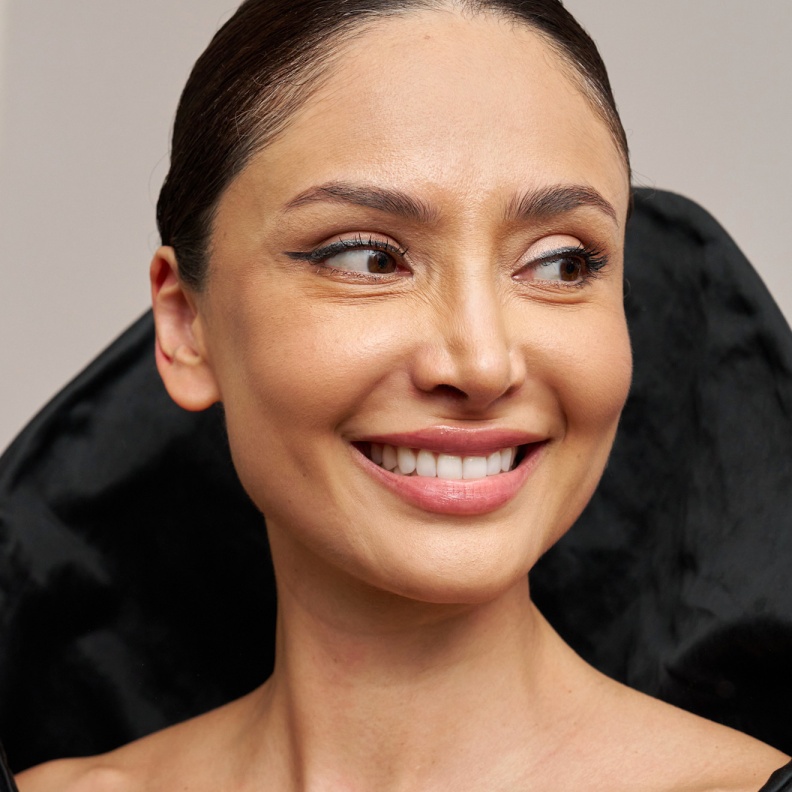 عملية تجميل الوجه بطرق غير جراحية لمظهر أكثر شباباً