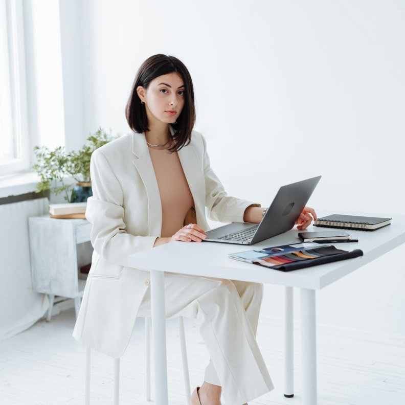 إليكِ طرق فعالة لتعزيز ثقة الموظفين المبتدئين نحو نجاجات ملموسة