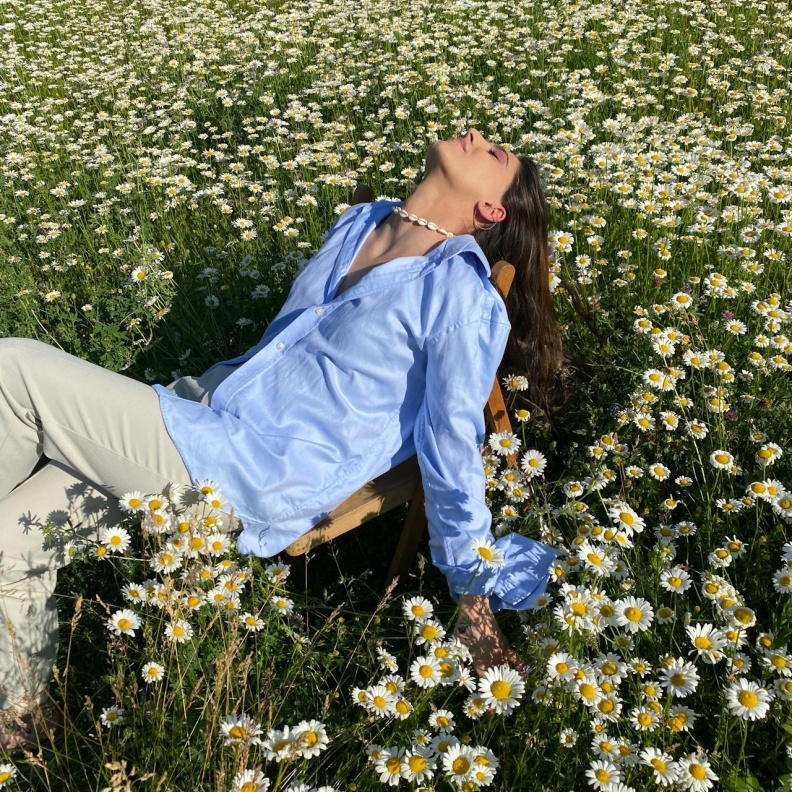 لتعزيز صحتكِ والعناية بجمالكِ استفيدي من فوائد البابونج الألماني الميرمية