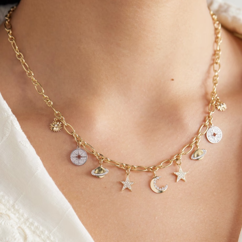 عقد Celestial من سيدني إيفان Sydney Evan