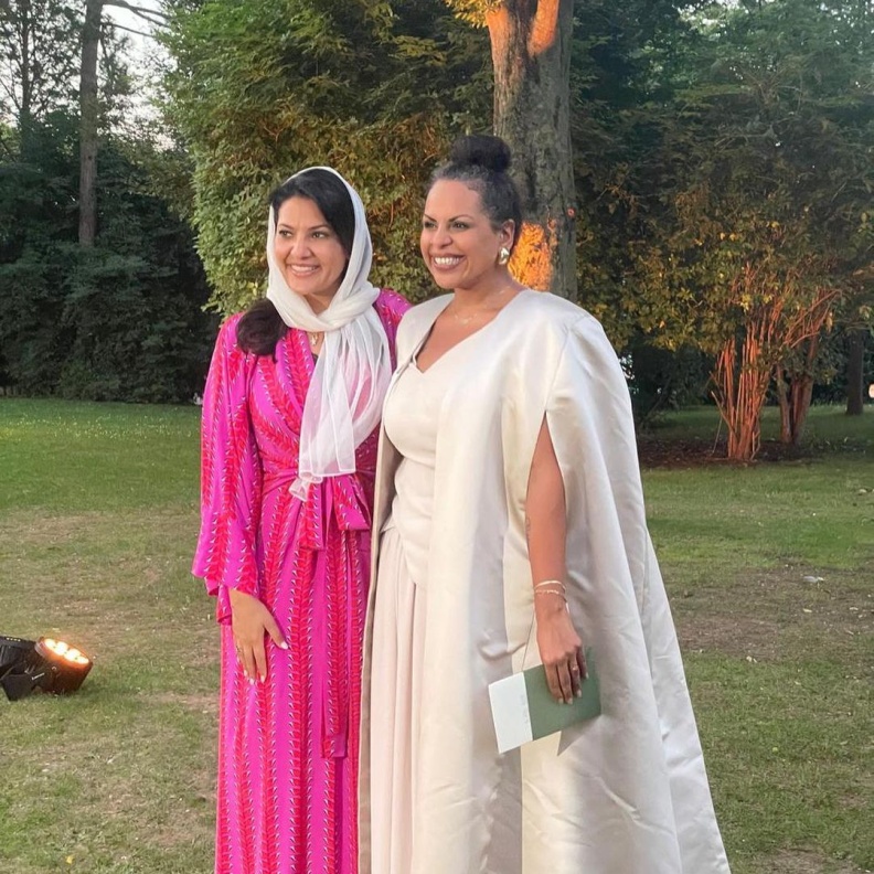 لولوة الشريف تغني في حفل عشاء البعثة السعودية في باريس وتلتقي الأميرة ريما بنت بندر