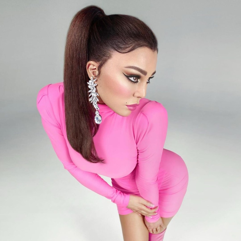 أقراط عصرية من وحي إطلالات العالم