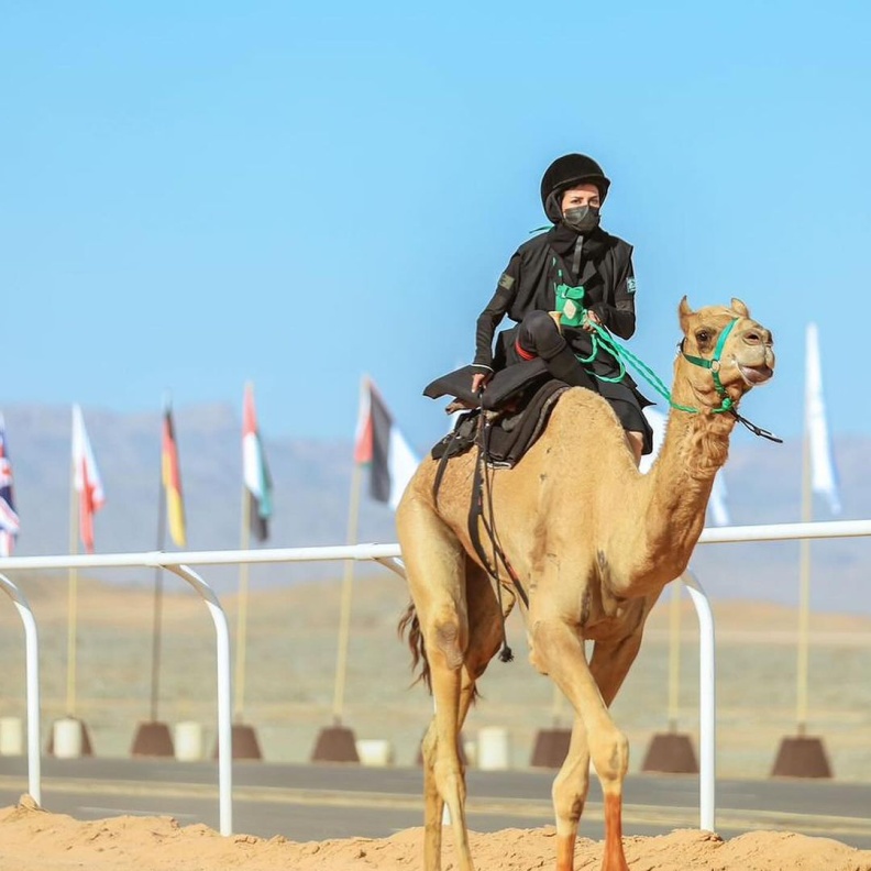 خلود الشمري في النسخة السابقة من مهرجان ولي العهد للهجن الصورة من حسابها