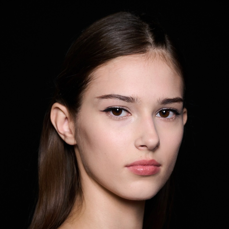 إليك عطور شرقية في احتفالات يوم المرأة الإماراتية