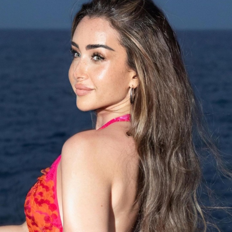 هنا الزاهد بصورة من حسابها على انستغرام