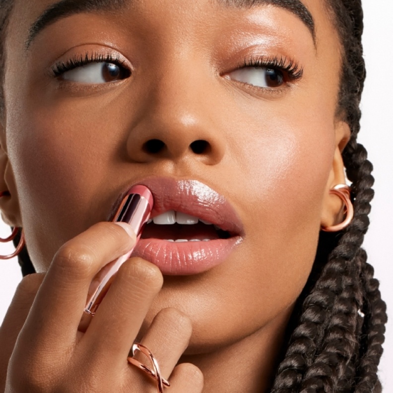 مميزات مستحضر الشفاه الجديد "إيدول باتر غلو" من لانكوم