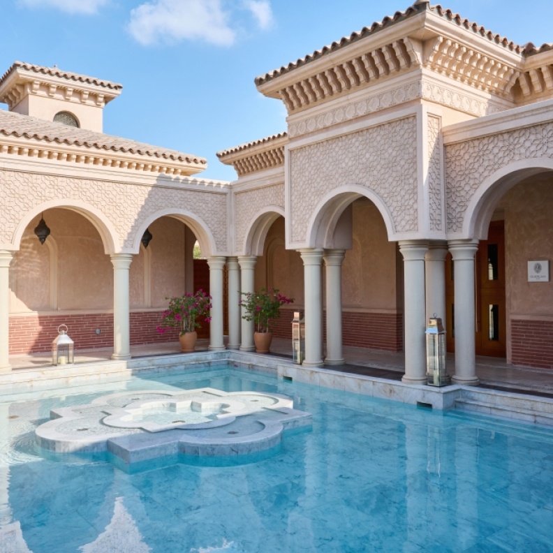 منتجع ون آند أونلي جزيرة النخلة يحتفل باليوم الوطني للمرأة الإماراتية بتجربة سبا مميزة