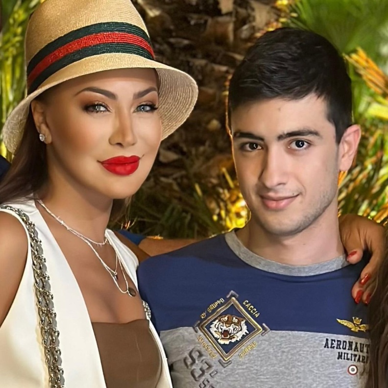 نوال الزغبي مع ابنها