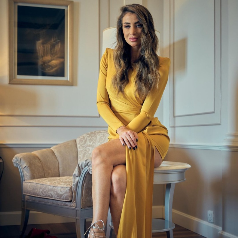 فساتين قصيرة للسهرات بأسلوب النجمات العرب من وحي احدث اطلالاتهن