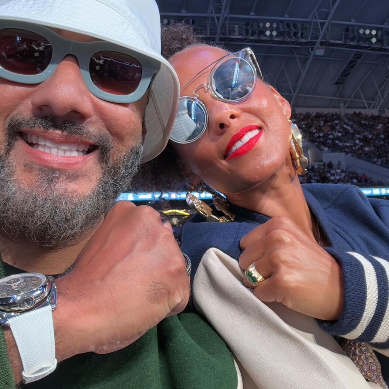 النجم العالمي سويز بيتس يستمتع بالنزال الكبير ضمن فعاليات بطاقة موسم الرياض