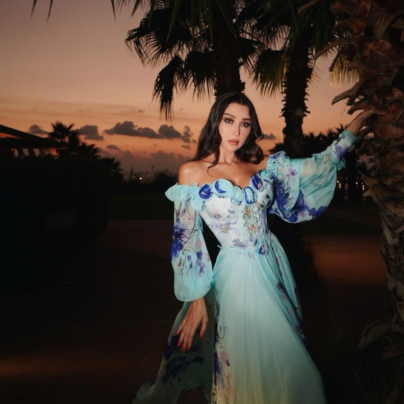 احدث فساتين سهرة باللون الأزرق من وحي اطلالات النجمات العرب