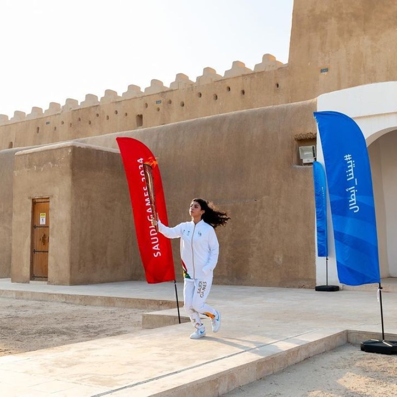 بطلة الفروسية فنون الحميدان تحمل شعلة دورة الألعاب السعودية 2024