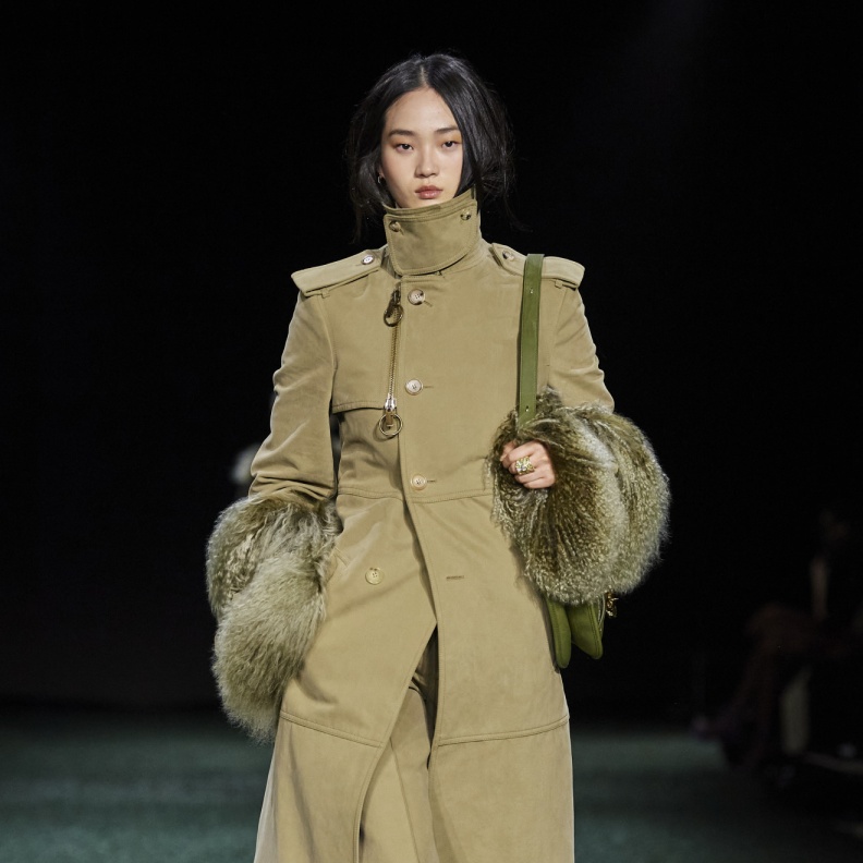 إطلالة من Burberry