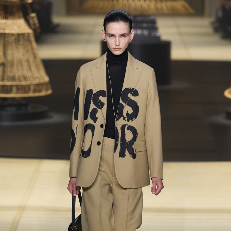 تنسيق البليزر في موضة 2025 من Christian Dior 