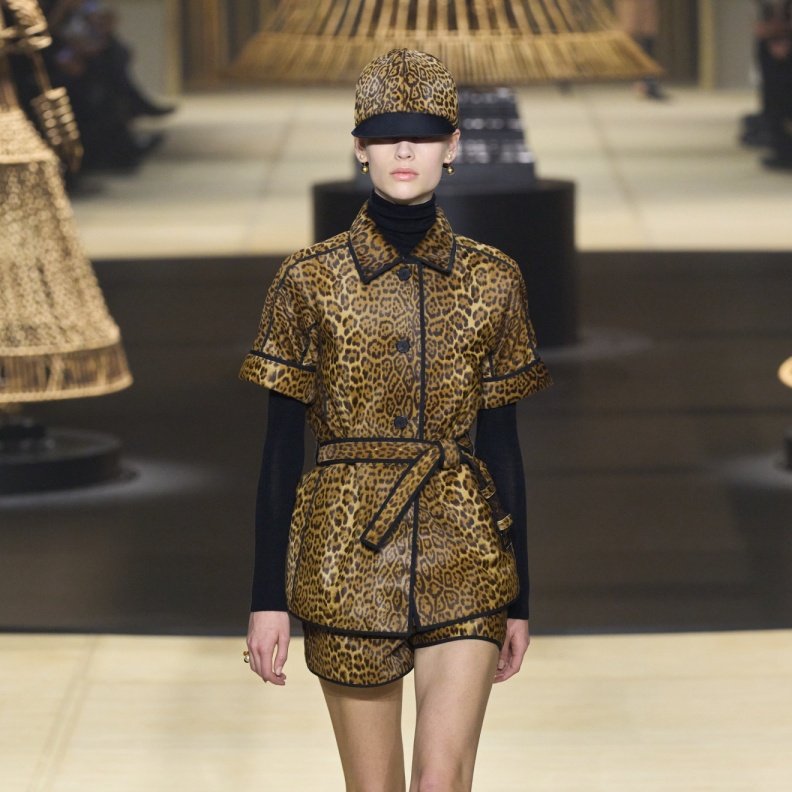 إطلالة من Christian Dior