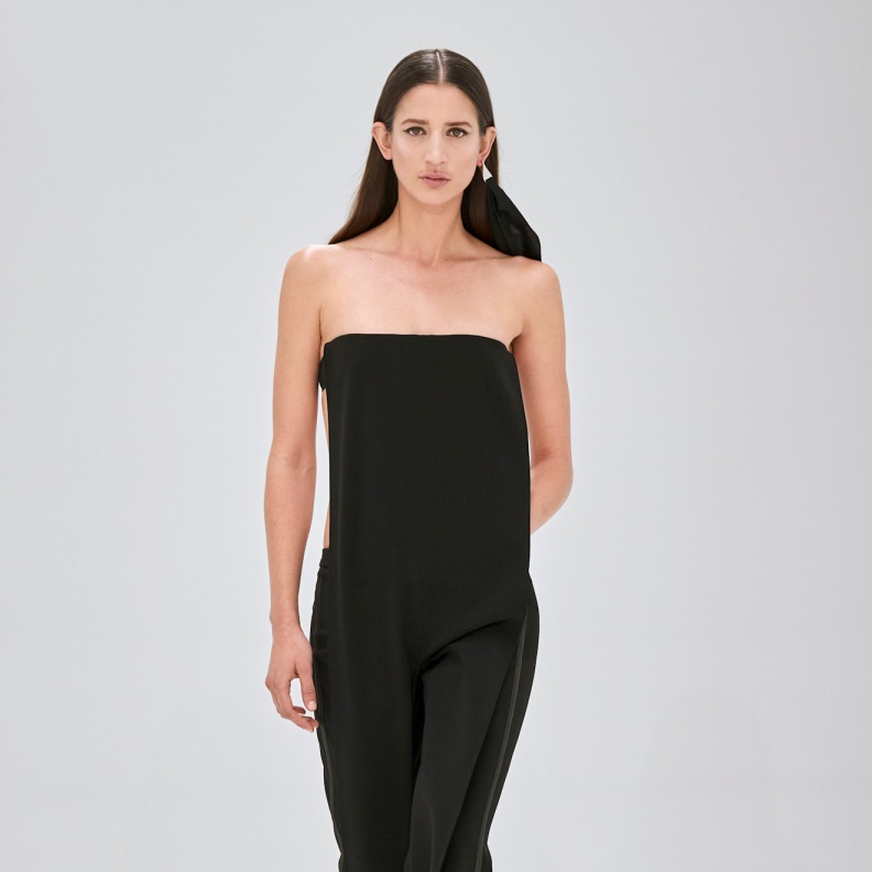 جمبسوت ناعم وخفيف من Courreges 