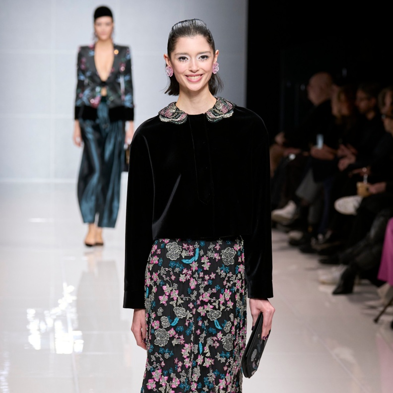 الورود في كل مكان مع تنانير الخريف