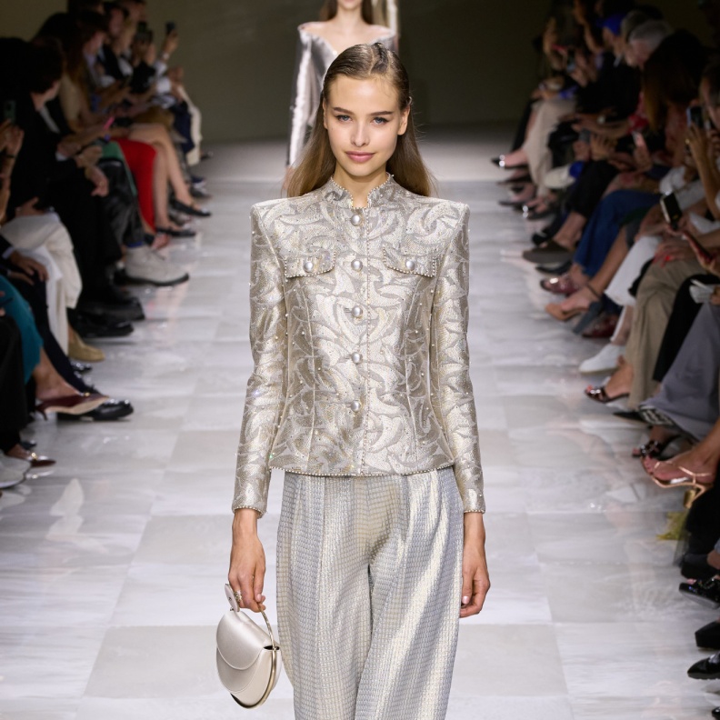 التصاميم الفضية صيحة مستمرة في خريف 2024