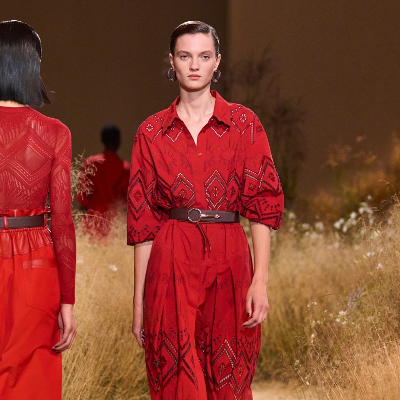 الفستان القميص الناعم والمريح من Hermes 