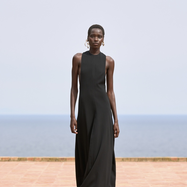 إطلالة من Jacquemus