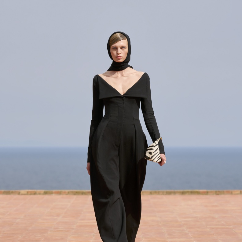 إطلالة من Jacquemus