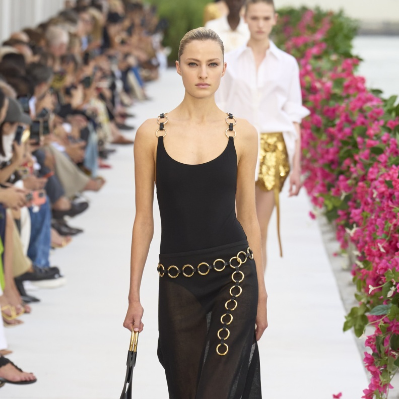 توفير للوقت والجهد.. تنسيقات جاهزة للاجازة الصيفية تغنيكِ عن التفكير في اطلالاتك