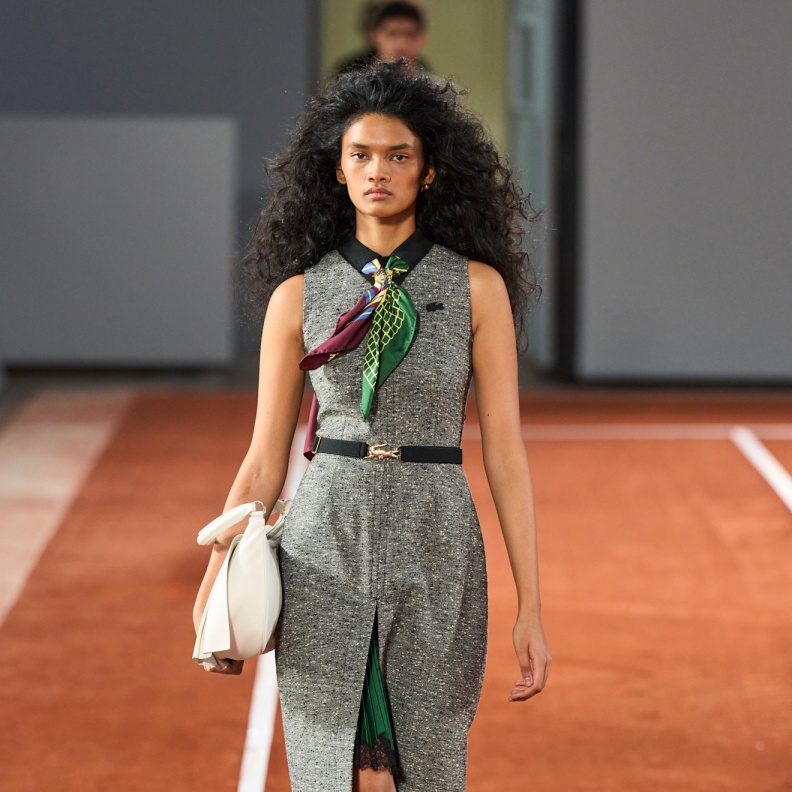 إطلالة من Lacoste